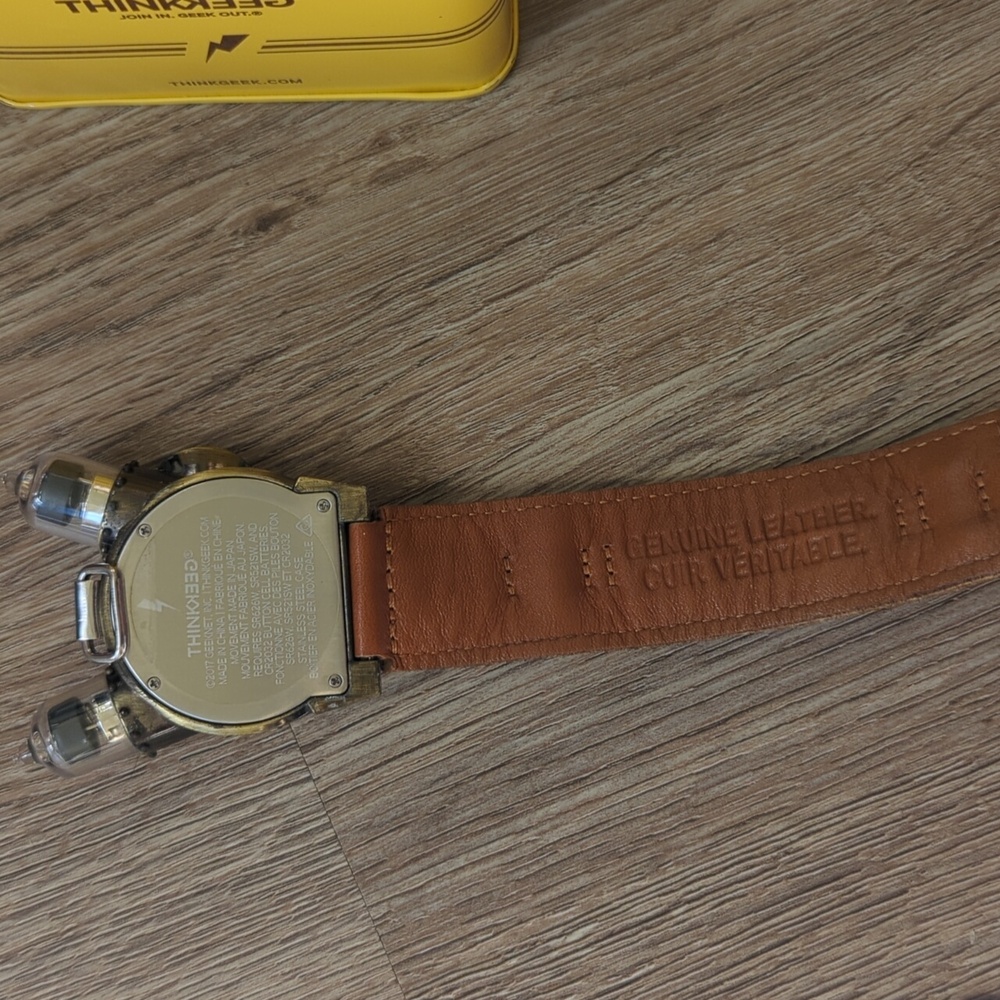 Tesla Thinkgeek Steampunk Watch with Brown Leather Strap And Keys - Picture 5 of 7